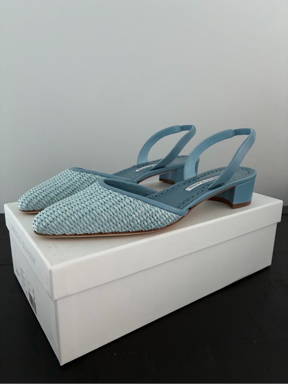 MANOLO BLANIK - Woven Slingback heels. 37.5